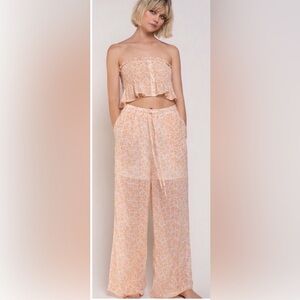 𝅺POL Tropical Festive Ditzy Floral Woven pants - size small